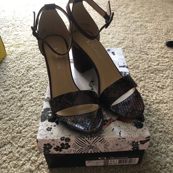 Brown CL by Laundry Jody Sandal - Picture 3 of 7